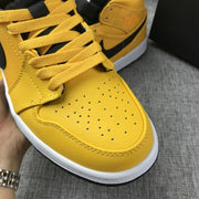 Jordan Air Jordan 1 Mid Yellow Black White 554724-700