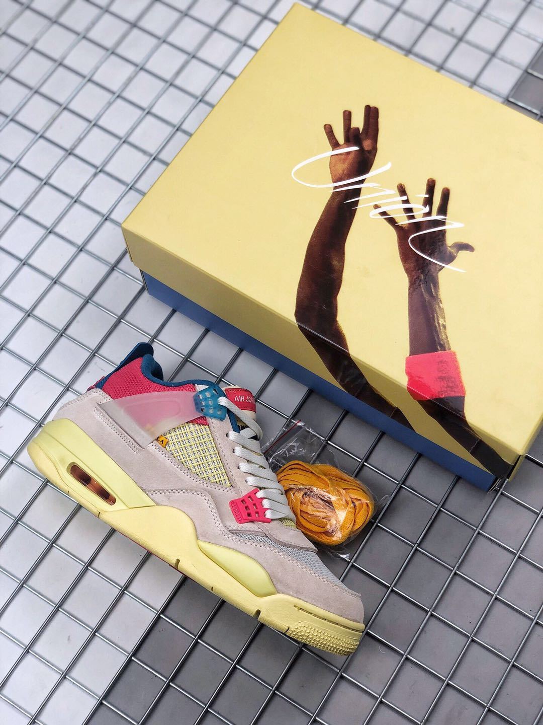 Union x Air Jordan 4 Sneakers Pink Multicolor