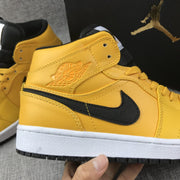 Jordan Air Jordan 1 Mid Yellow Black White 554724-700