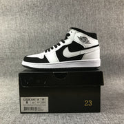 Jordan Air Jordan 1 Mid Panda Black White 554724-113